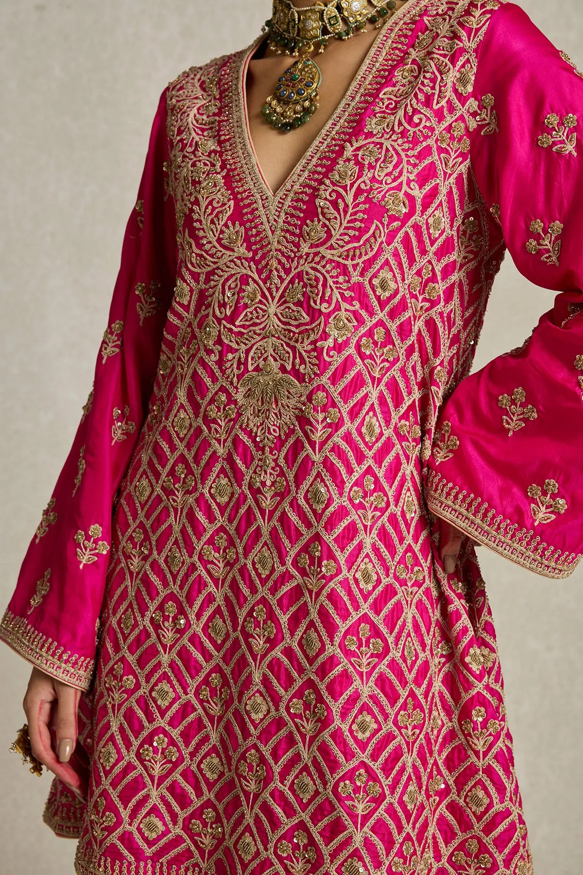 Chitta Kukkad Salwar Set